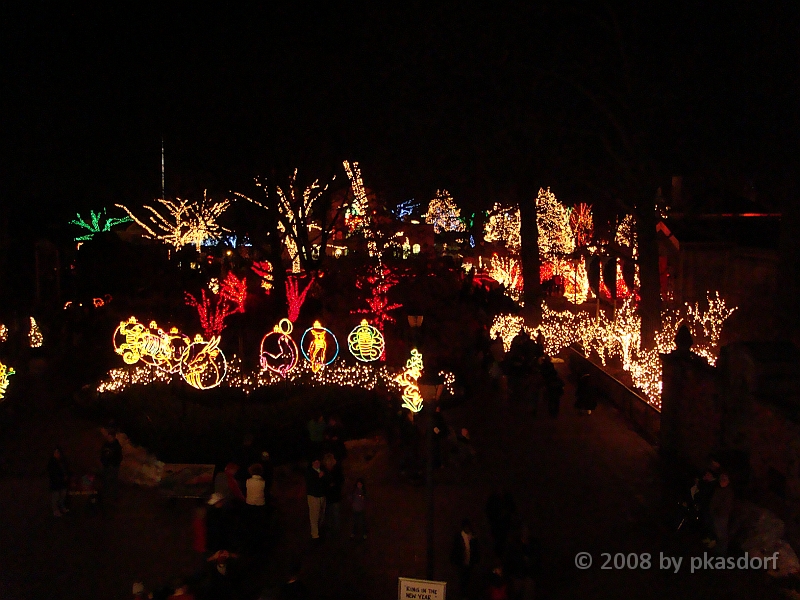 020 Toledo Zoo Light Show [2008 Dec 27].JPG - Scenes from the Toledo Zoo Light Show.